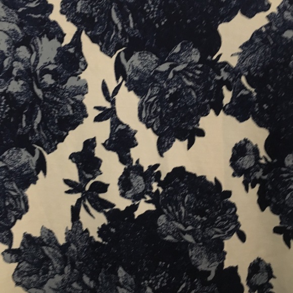 Blue and white blouse - Picture 3 of 3